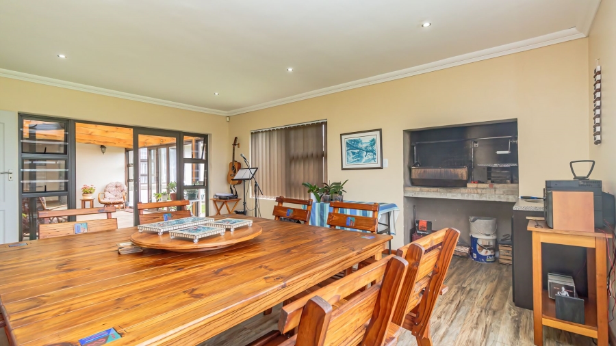 6 Bedroom Property for Sale in Aalwyndal Western Cape